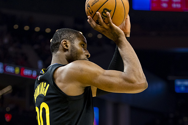 从<a href=/lanqiujingsai/cavs/ target=_blank class=infotextkey>骑士</a>到太阳的蜕变！凯文-约翰逊以自身经历开导库明加