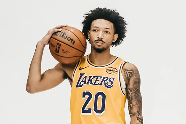 湖人官宣签下小尼克-史密斯:双向合同下的潜力博弈