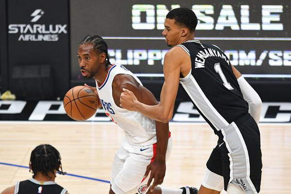 ESPN曝莱昂纳德快船内幕:舅舅提保密要求,健康成禁忌引队内焦虑