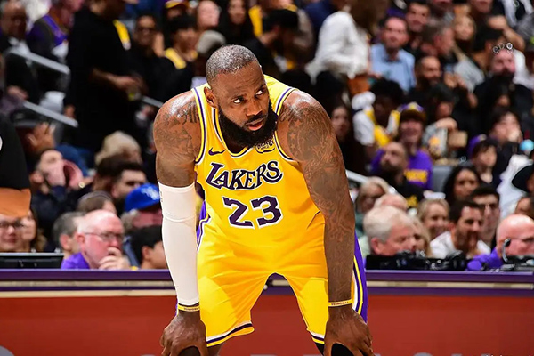 NBA休赛期动态:<a href=/lanqiujingsai/lakers/ target=_blank class=infotextkey>湖人</a>伤病、勇士签约与<a href=/lanqiujingsai/76ers/ target=_blank class=infotextkey>76人</a>合同进展