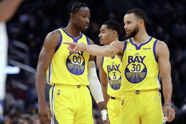 休赛期闹剧!库明加拒签合同要科尔下课,勇士内部乱作一团